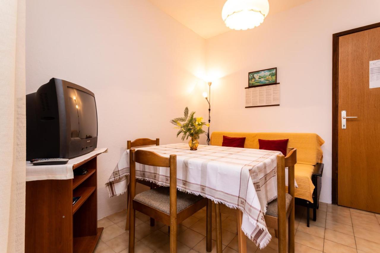 Rooms & Studio Apartment Mira Baška Kültér fotó