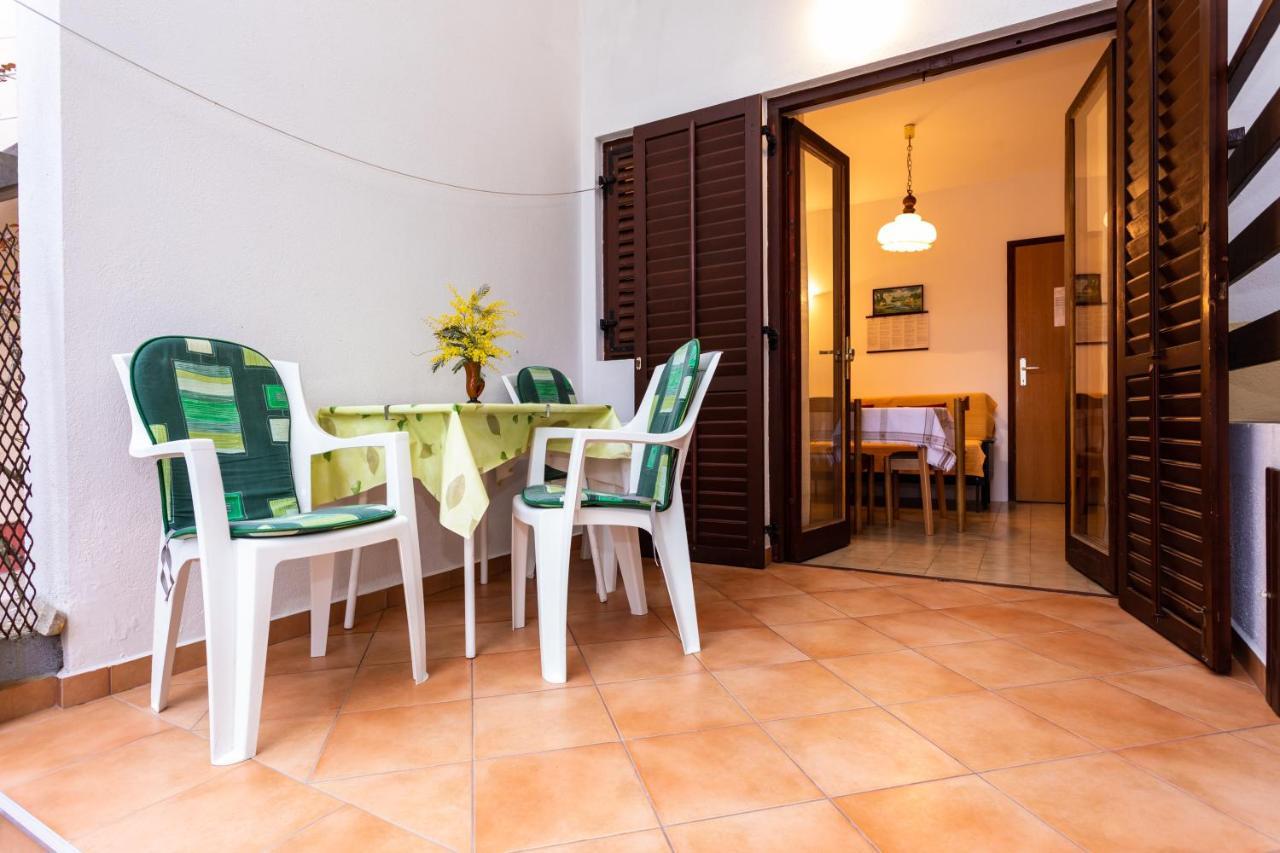 Rooms & Studio Apartment Mira Baška Kültér fotó