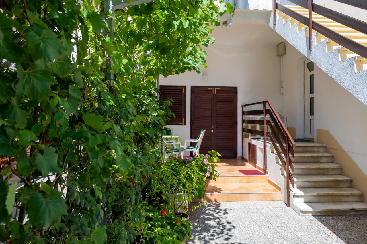 Rooms & Studio Apartment Mira Baška Kültér fotó